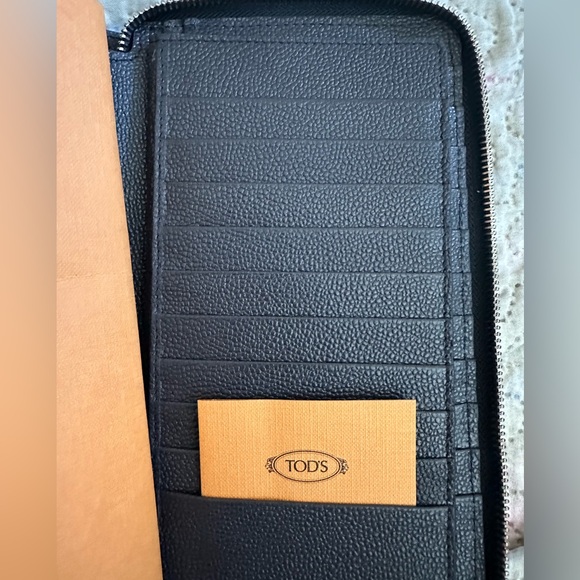 Tod’s men’s/ women’s wallet navy leather - Picture 1 of 17